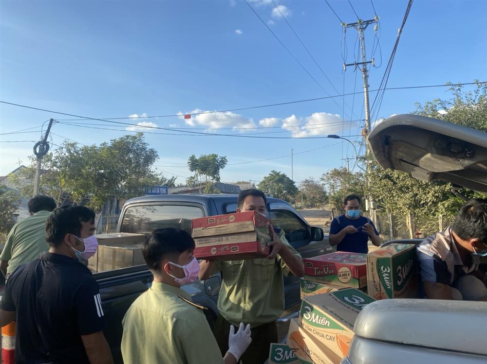 Lực lượng QLTT chung tay phòng chống dịch Covid – 19